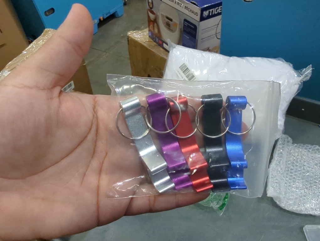 6PCS Colorful Key Chain Beer Bottle Openers for Bar and Home, 6 Color | Small, Practical, Easy to Carry, Open the Lids Easily, Beverage Bottle Opener Keychain for Men, Women, Made of Premium Metal