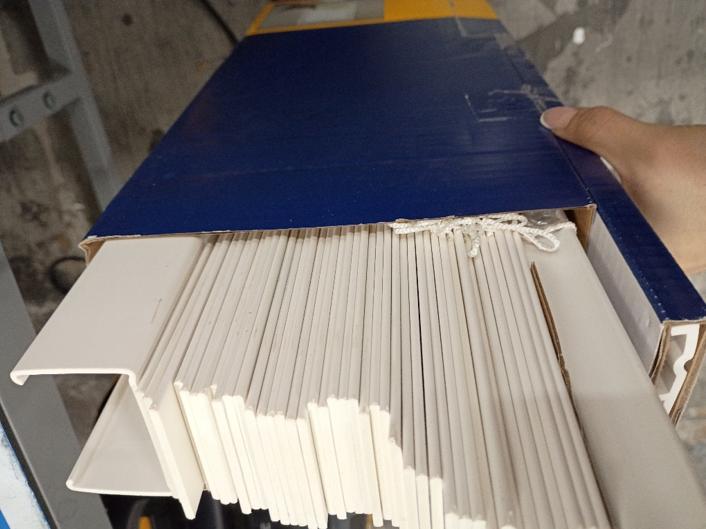 LEVOLOR Trim Go 2-in Slat Width 35-in x 72-in Cordless White Faux Wood Room Darkening Horizontal Blinds