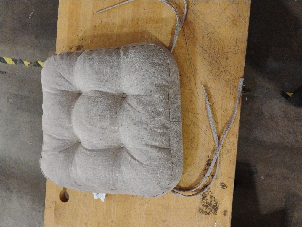 Set of 2 Seat Cushions for Dining, Tufted Indoor Chairs Pads with Ties & Non Slip Backing, Chair Cushion for Kitchen Room(8,2pcs:35x35cm)‼️light dirt and good condition‼️