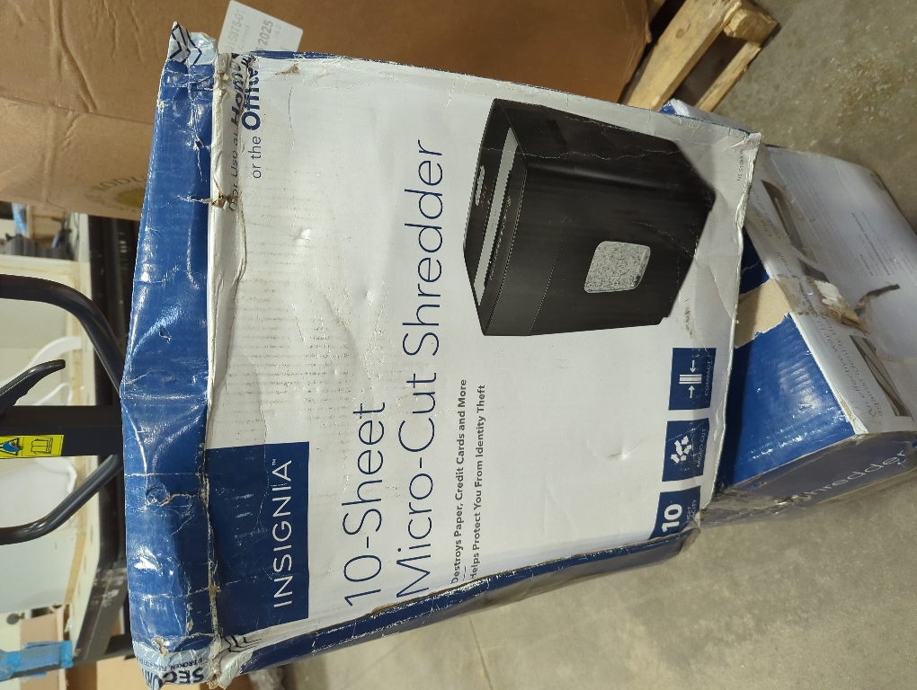 Amazon Basics 12 Sheet (new model) Micro Cut Paper and Credit Card CD Shredder With 6 Gallon Bin, Black