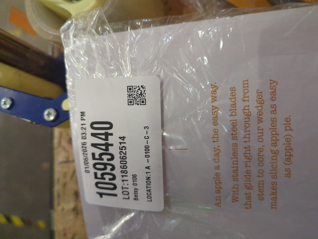 8-Wedge Apple Slicer and Corer – Stainless Steel Sharp Blades with Non-Slip Black Handle, Easy Grip Cutter for Apples, Pears, and Similar Fruits