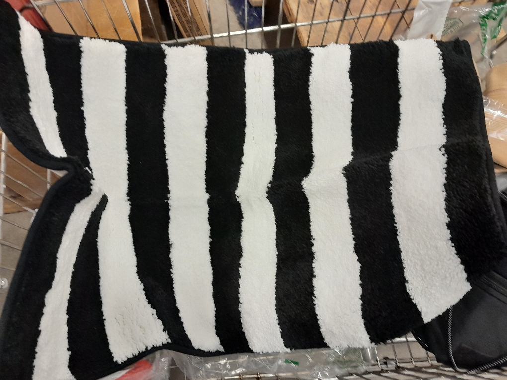 Black and White Striped Bath Mats for Bathroom, Non Slip Machine Washable Bathroom Rugs, Soft Thick Plush Water Absorbent Bath Rugs Microfiber Geometric Door Mats for Shower Tub Sink, 20x32