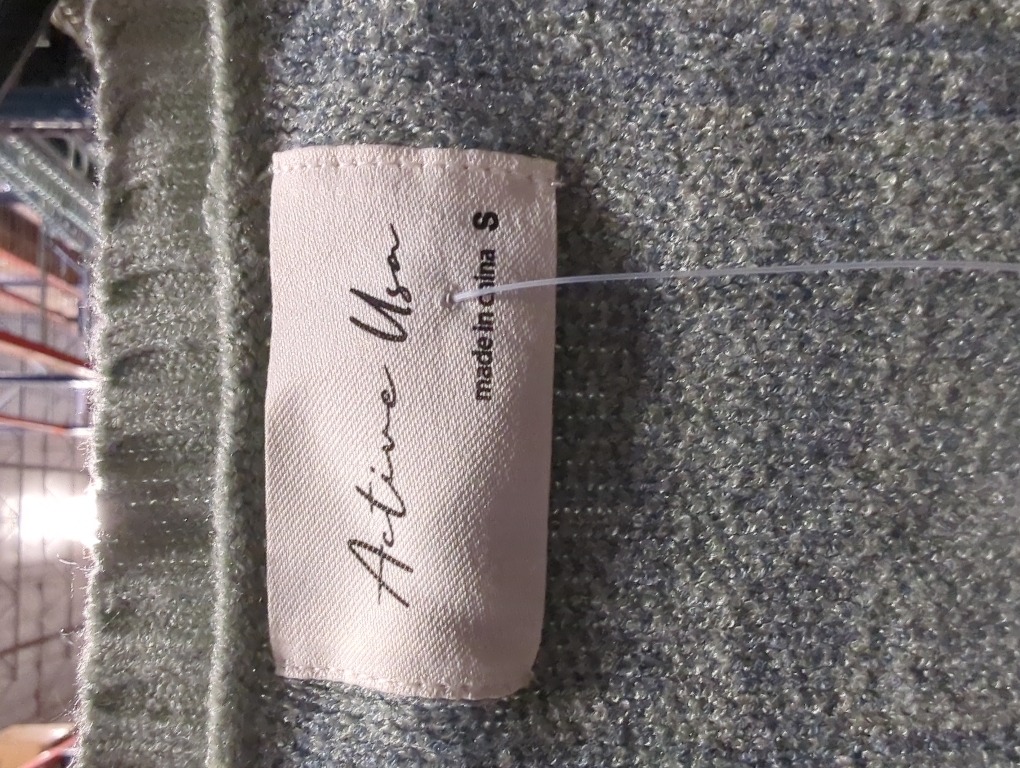 Size Small Active USA green cropped cardigan