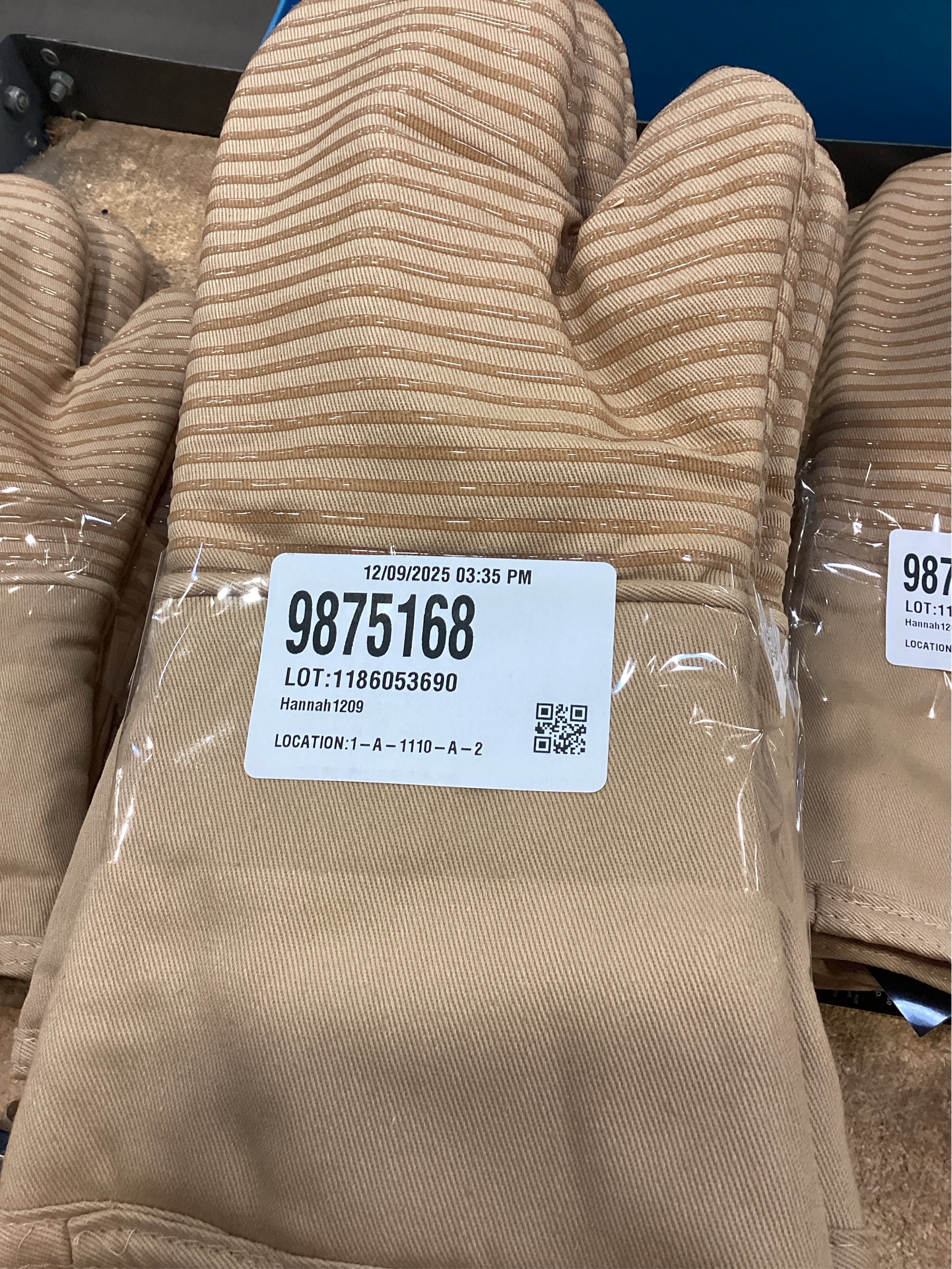 All-Clad Silicone Oven Mitt, 2 Pack, Cappuccino