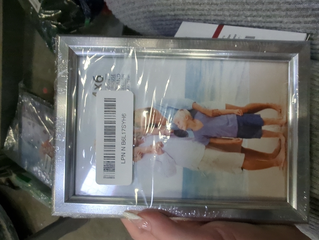 4x6 Silver Picture Frame - Distinguished Edging for Classic Style