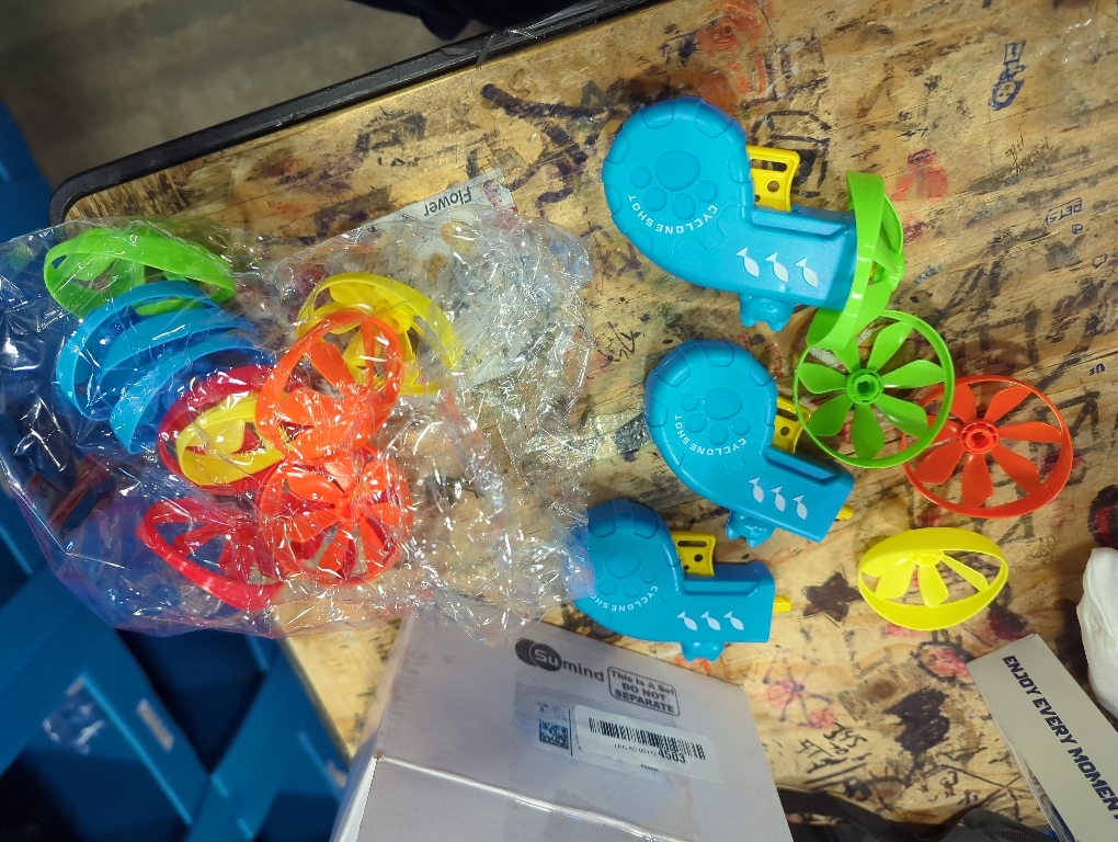 KAKOWELY Flying Disc Launchers for Cats with Durable ABS ...