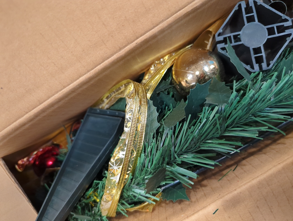 6 ft pre-lit Decorated Christmas Tree, 200 LED Warm Lights, Prelit pop-up Christmas Tree, Fully Decorated 66 Ornaments, Collapsible Pull Up Christmas Tree with Lights for Indoor Home Party Decor