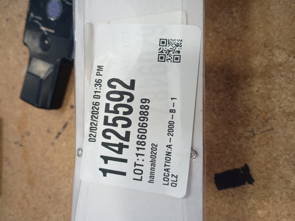 Kenny 28in x 48in curtain rod