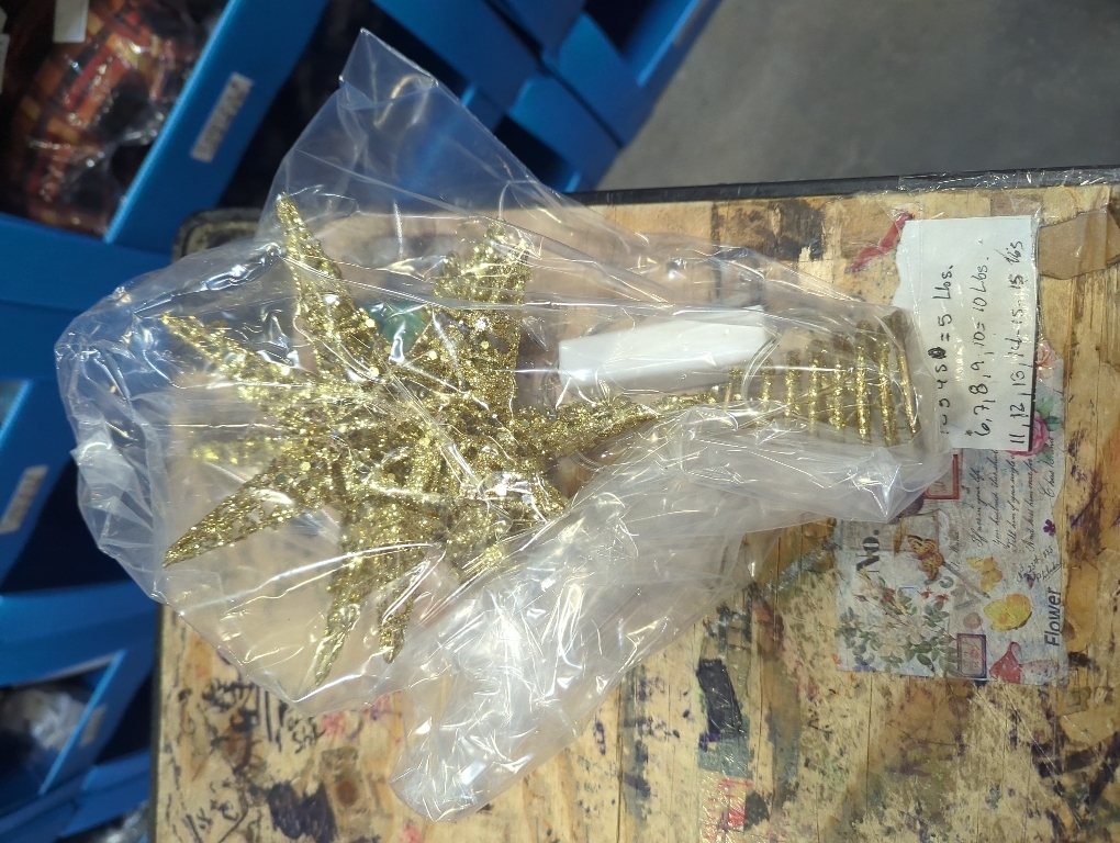 14.5 Falling Star Tree Topper with 30 Dual Color(R) LED Lights