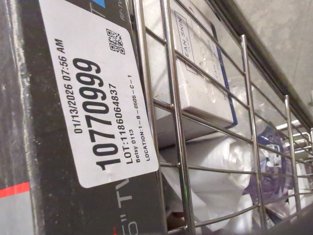 VIVO 60 to 120 inch Large Screen Heavy Duty TV Wall Mount for LCD LED Flat and Curved Screens, Articulating Swivel Mount, Max VESA 900x600mm, Black, MOUNT-VW120M