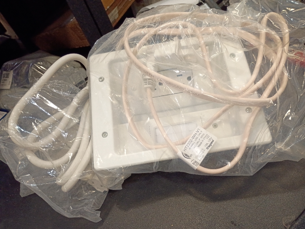 Mount-It! in-Wall TV Cable Concealer Kit with Recessed Power – Triple Outlet, 9ft Cord, and Hand Saw – Easy, Safe Cable Management for Organized TV and Home Theater Setups