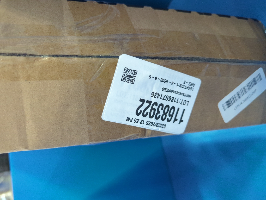 Pre-lit Christmas Garland, 9FT Lighted Christmas Garland Indoor with Red Berries & Pine Cone for Stairs Wall Door Outdoor Holiday Decor with Battery Operated Timer, Artificial Xmas Garland