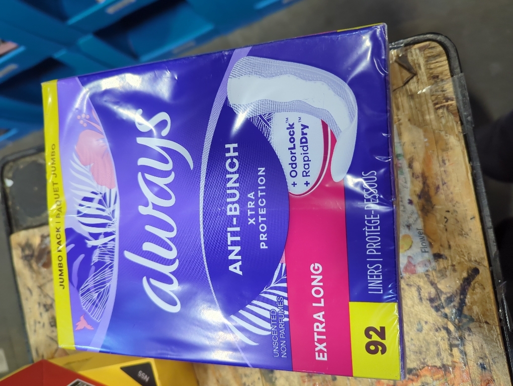 Always Anti-Bunch Xtra Protection, Panty Liners for Women, Light Absorbency, Extra Long Length, Leakguard   Rapiddry, Unsented, 92 Count