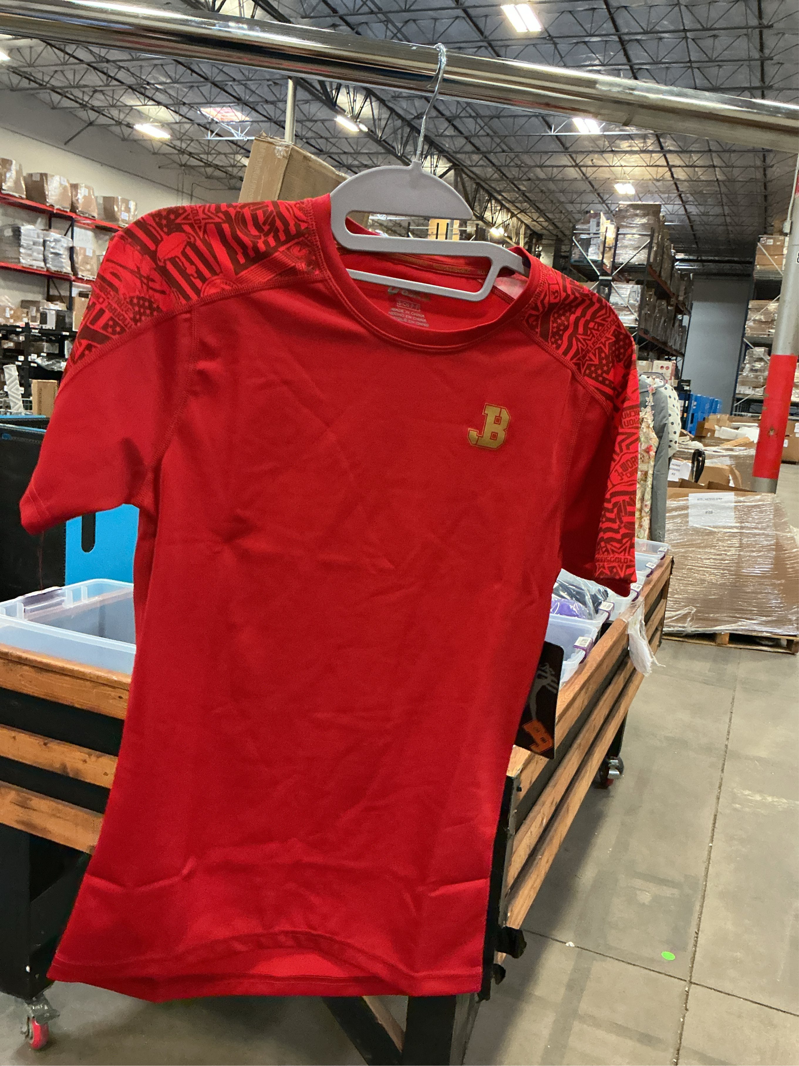 SIZE SMALL.    Asics Unisex Red/gold Small Sleeve T-shirt