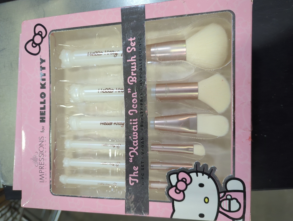 Impressions Vanity 6-PCs Makeup Brush set with Hello Kitty Kawaii Icon and Aluminum Ferrule, Super Soft Makeup Brushes for Foundation, Face Powder, Blending, Defined Shadow, Eye Shadow (White)