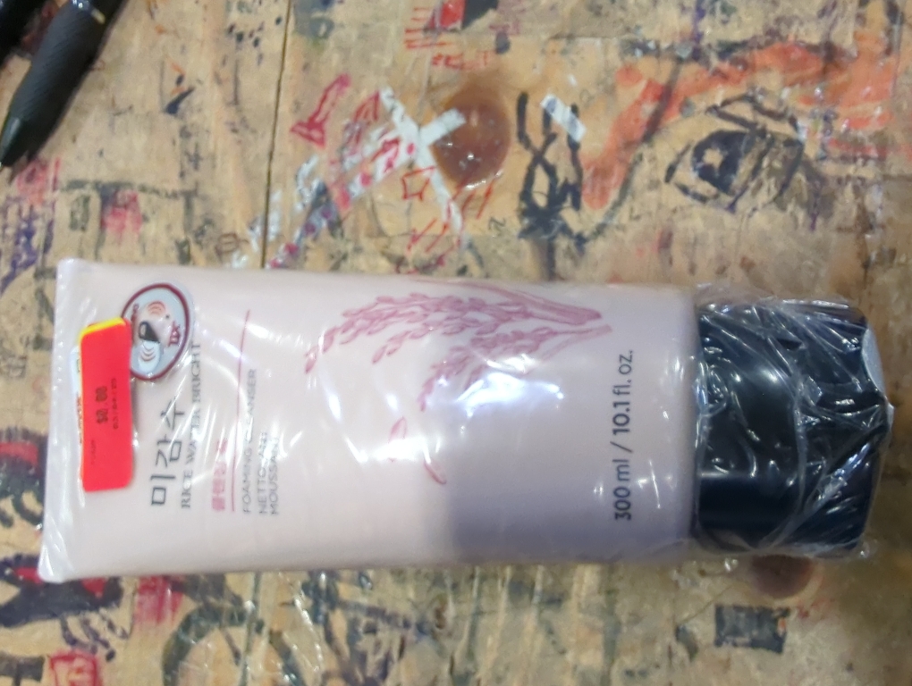 The Face Shop - Rice Water Bright Foaming Cleanser (300ml)