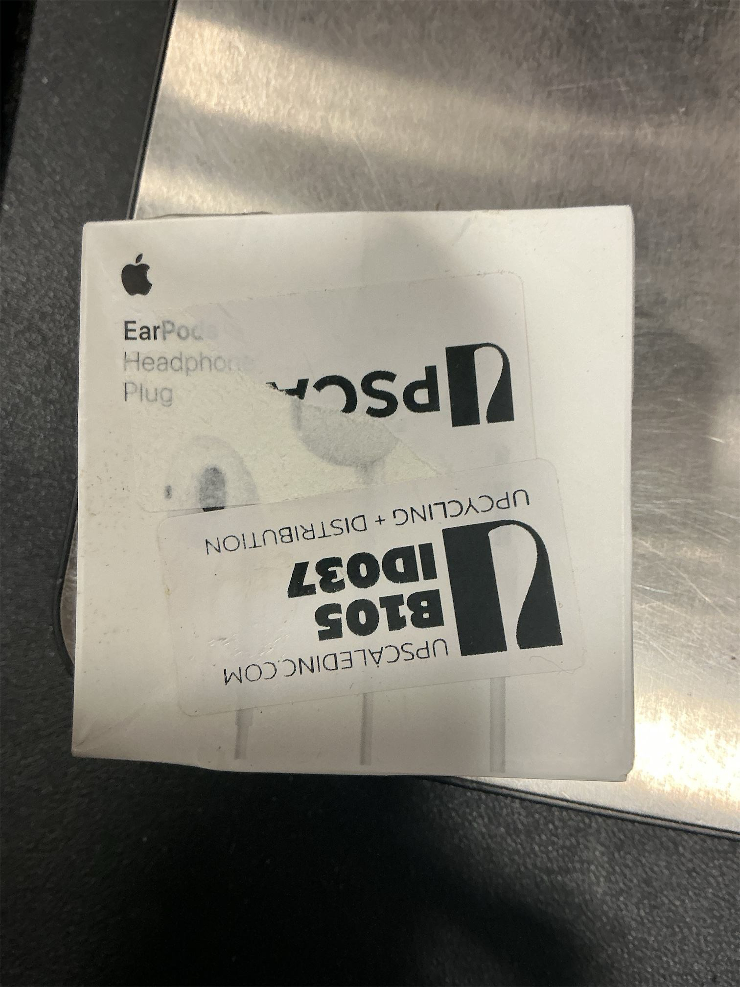 Apple EarPods Headphones with 3.5mm Plug, Wired Ear Buds with Built-in Remote to Control Music, Phone Calls, and Volume