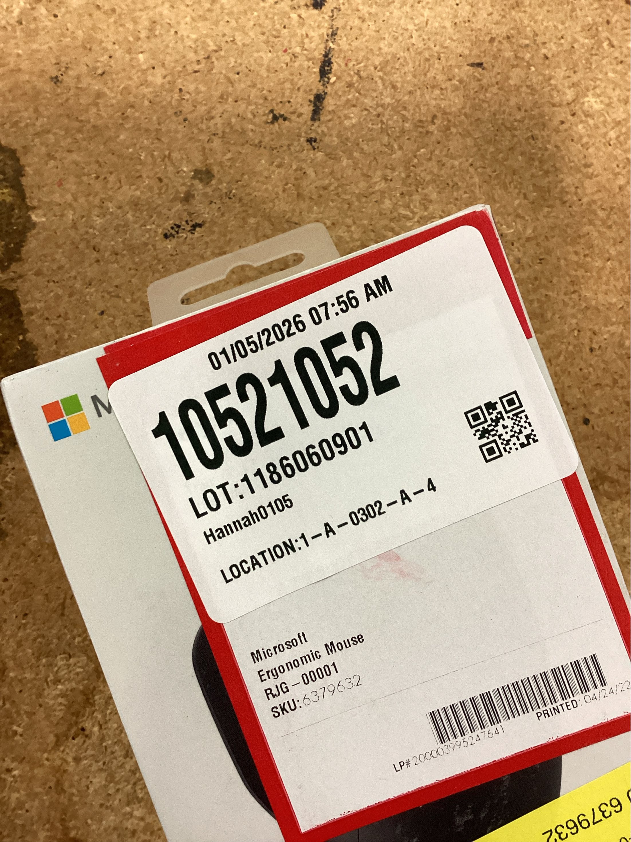 Microsoft Ergonomic Mouse Black - Wired USB - BlueTrack - 1000 dpi - Scroll Wheel - 5 Button(s)