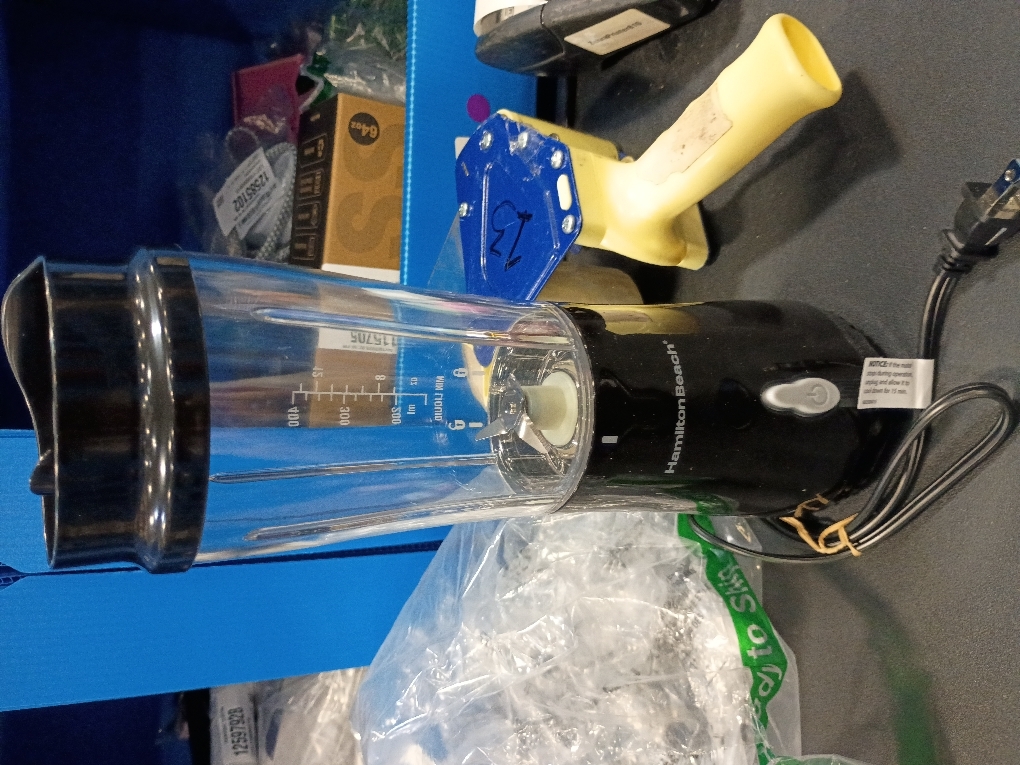 Hamilton Beach Portable for Shakes and Smoothies, 14 Oz BPA Free Travel Cup & Lid, Durable Stainless Steel Blades, Personal Smoothie, Black (51101AG)