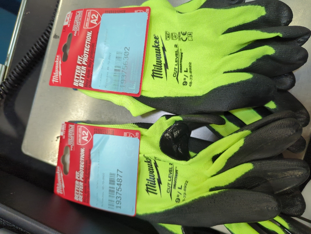 2pk Milwaukee 9 L Cut-Resistant Level 2 Nitrile Dipped Gloves, Smart Swipe