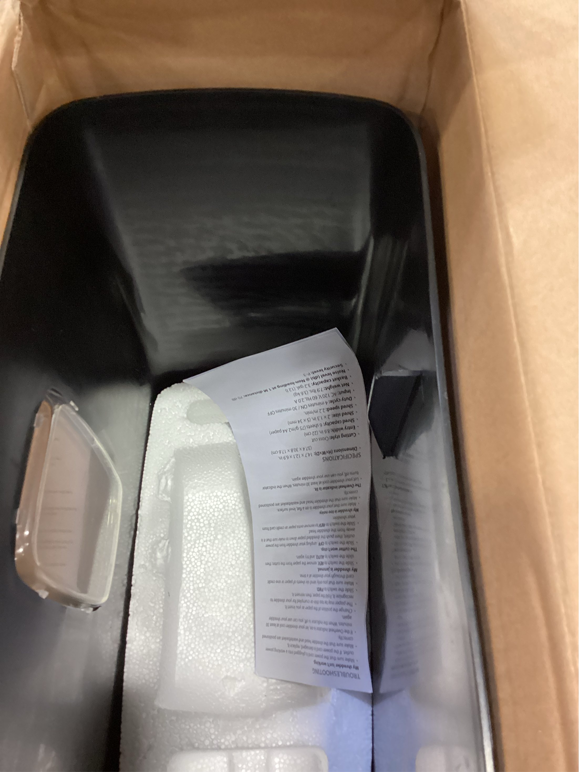 Insignia™ - 6-Sheet Crosscut Shredder - Black