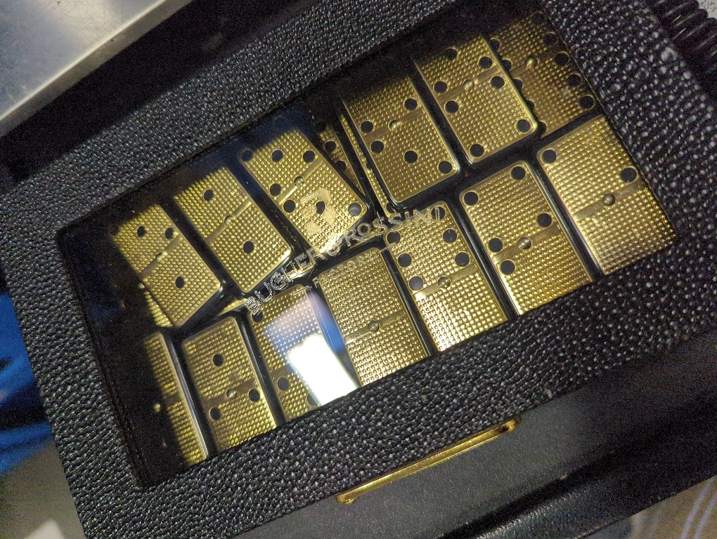 Bucher&Rossini Metal Surface Dominoes Set Double 6 for Adults and Kids - Classic 28Pieces Gold Metal Surface Domino's Game Set Idea Gift Present for Domino Players or Family Game Night