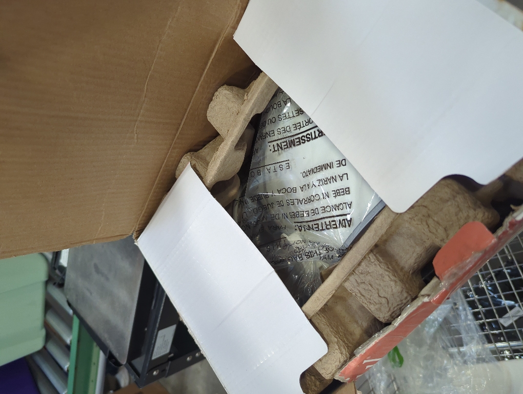 Touchscreen Slow Cooker, Kitchenware by Drew Barrymore 6QT Programmable Cooker with Touch-Activated Display (White Icing)