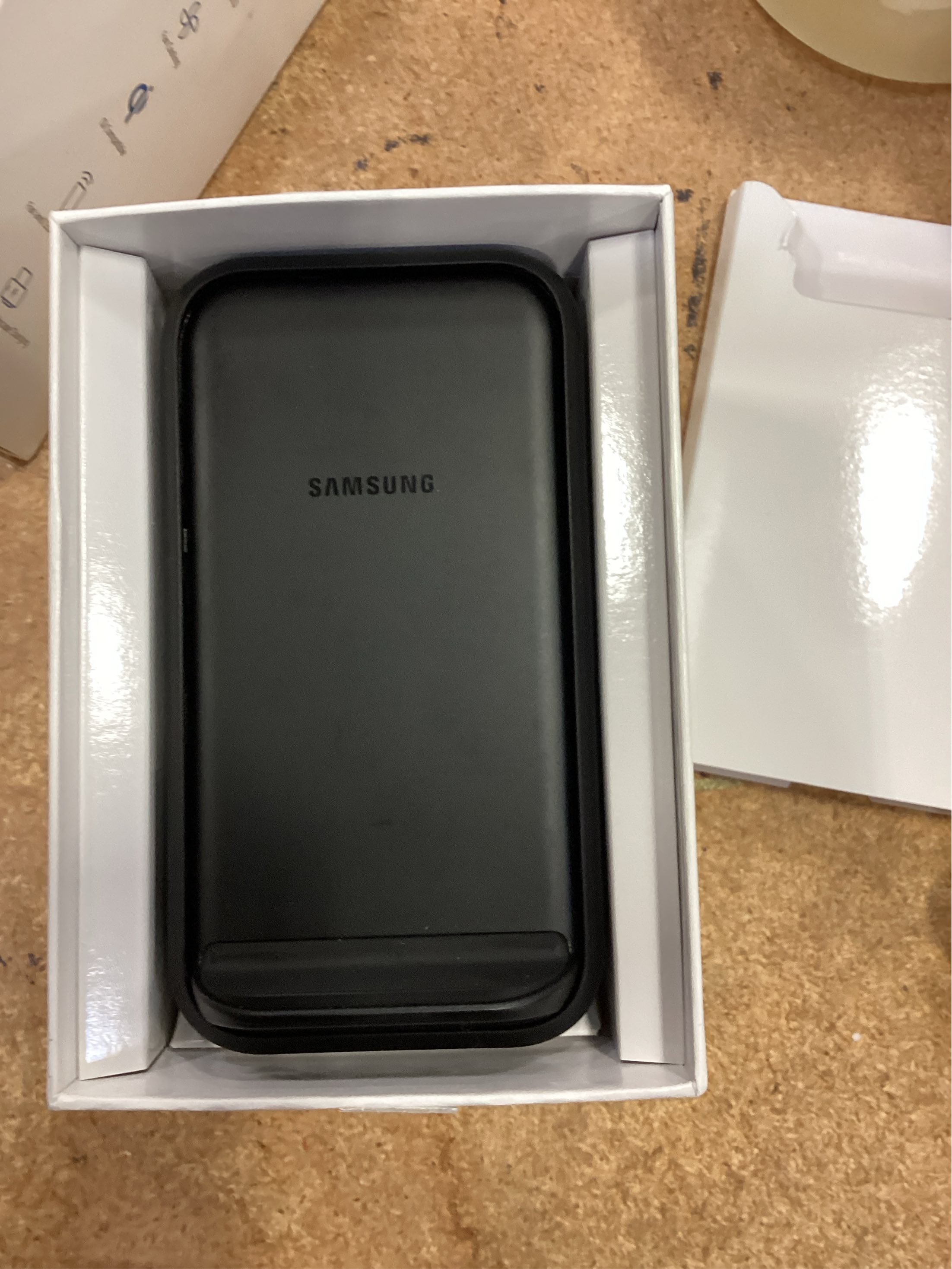 Samsung 15W Fast Charge 2.0 Wireless Charger Stand - Black (US Version with Warranty)