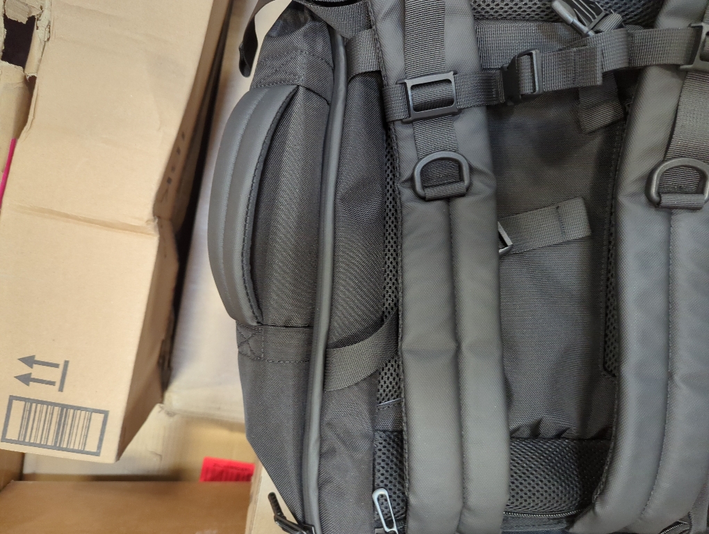 Vacuum backpack travel,vacuum backpack with pump Fit 16 inch Laptop for travel,Water-Resistant,Business,College,Camping (Black)