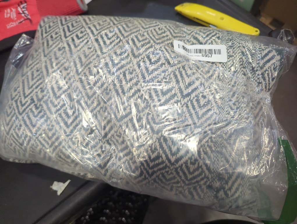 Size medium Color Blue Rustic Farmhouse Double Diamond Woven Throw,