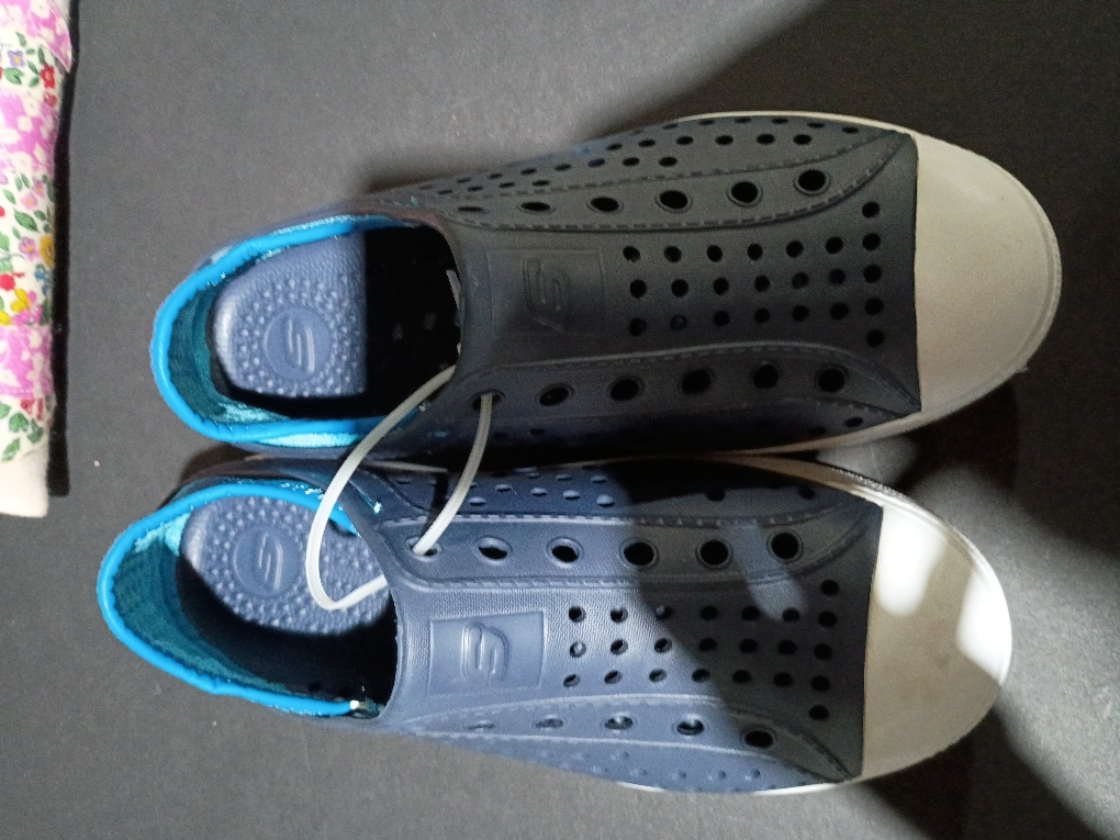 Skechers Boy's Foamies Guzman Steps-Aqua Surge Water Shoe (See the picture for the size )