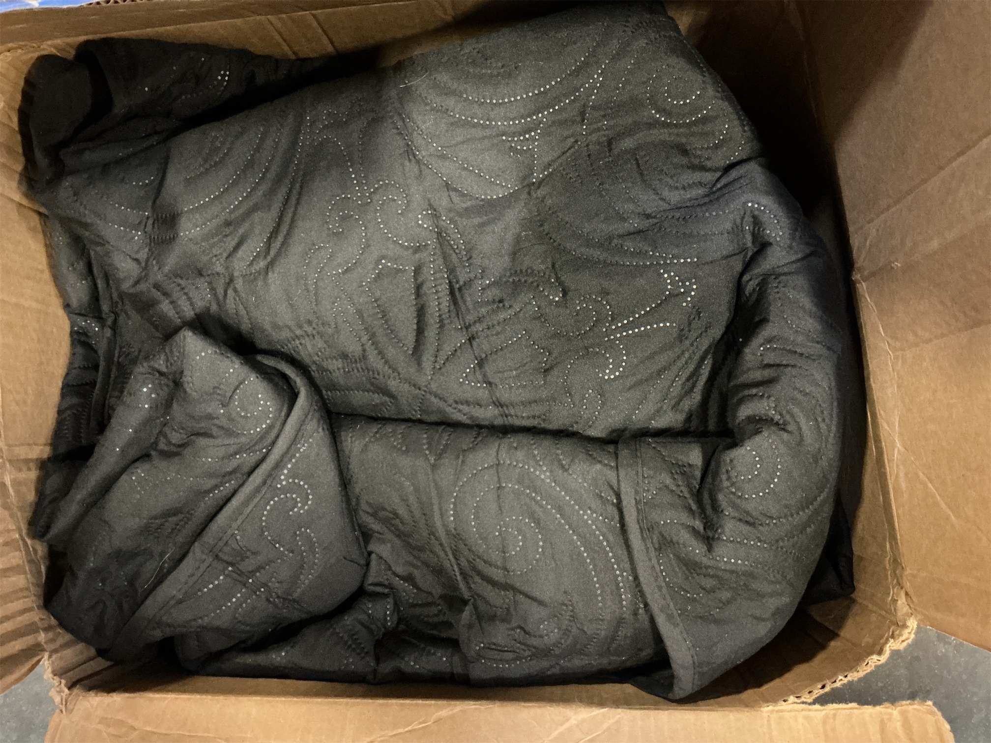 WURUIBO King/Cal King Quilt Set Black,Ultrasonic Embossed Bedspread, Lightweight Microfiber Coverlet, Modern Thin Bedding Set for All Season, 3 Piece(1 Quilt,2 Pillow Shams)