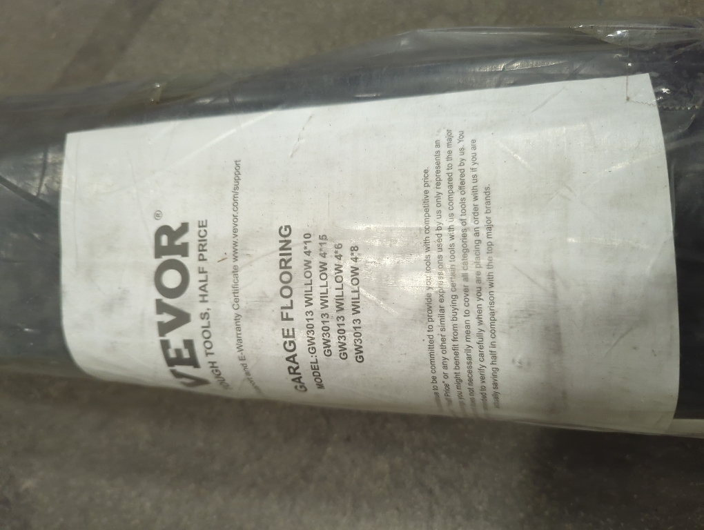 VEVOR Diamond-Plate Rubber Flooring Roll, 3 mm x 4 ft x 10 ft Garage Floor Mat, SBR, Easy to Clean, Diamond Plate Rubber Mat for Under Cars, Garage Industry Gym, Black