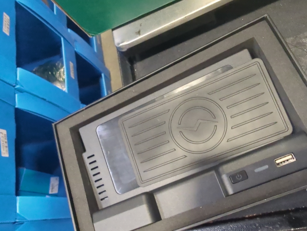 CarQiWireless Wireless Charger for Mercedes Benz Accessories, Wireless Charging Pad for Mercedes Benz GLE 2020-2022/GLS 2020-2024 Accessories,Car Accessories for GLE 350 Mercedes Benz Accessories