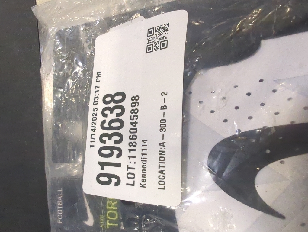 White & Black Size Large Nike Youth Torque 2.0 Receiver Gloves