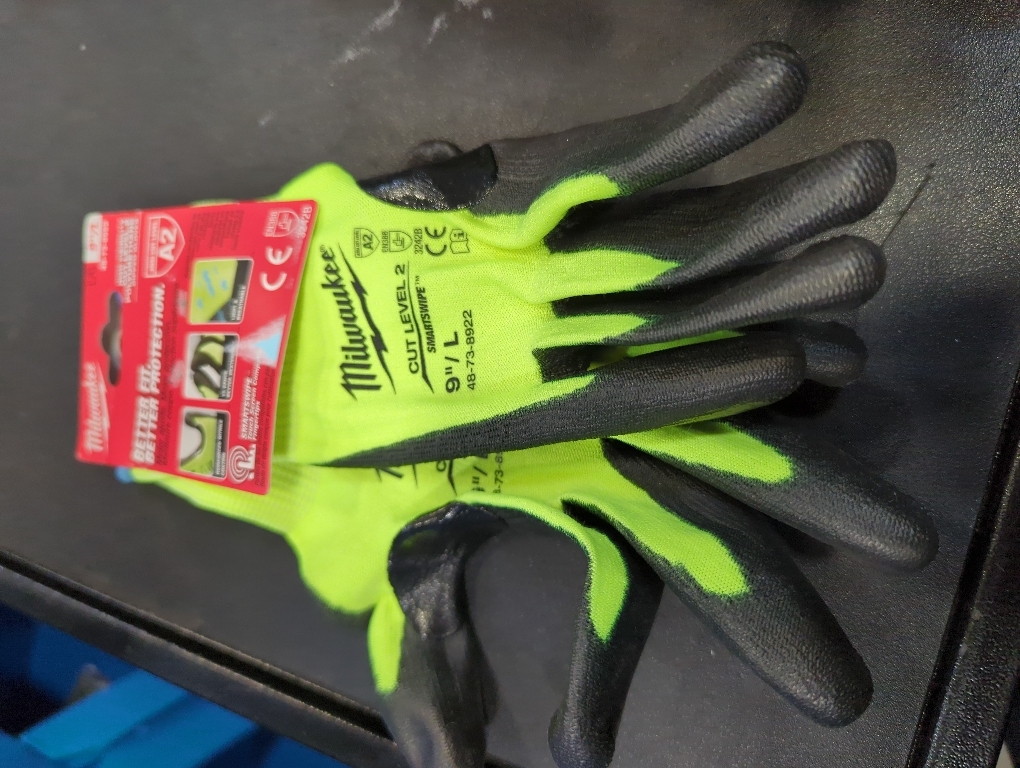 Milwaukee High Visibility Cut Level 2 Polyurethane Dipped - L/G