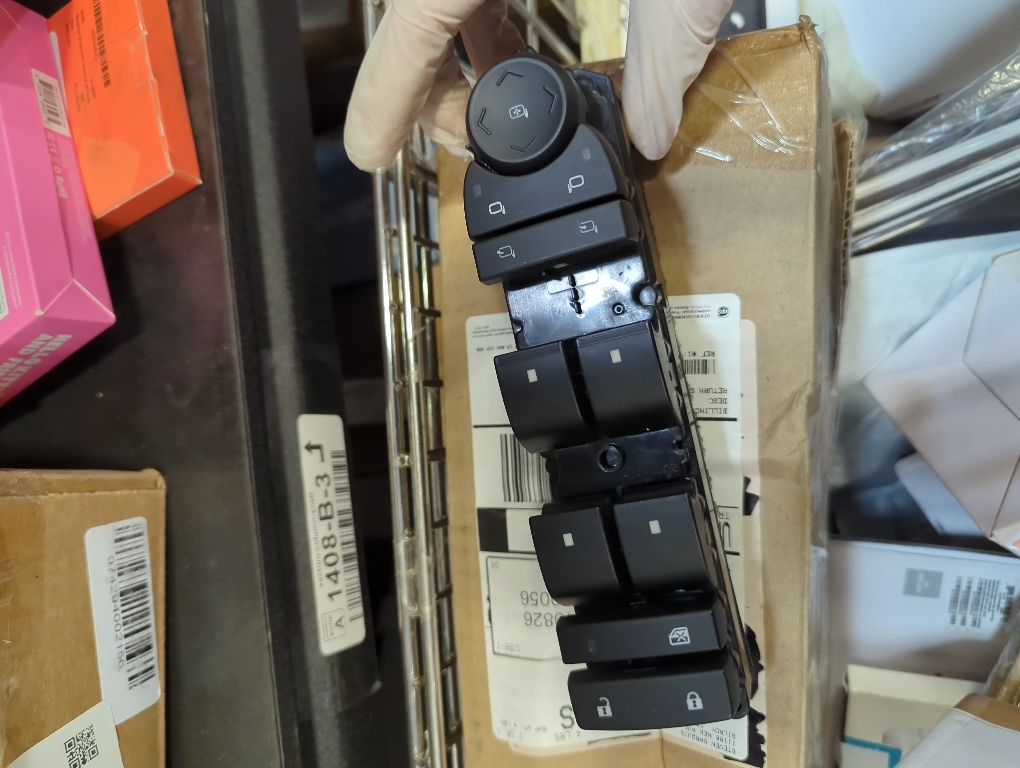 GELUOXI Driver Side Power Window Switch Replacement for Chevy Silverado 1500 2500 3500 Avalanche Suburban Tahoe 2007-2014 GMC Cadillac Escalade 2007-2014 20835553