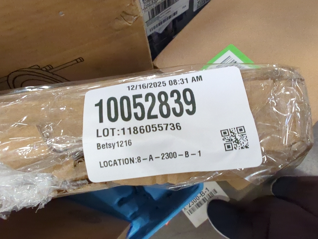 20X30 Traditional compo XL ornate frame, Marble Gold finish, handmade, custom made, handpainted. (20 X 30 FRAME ONLY)