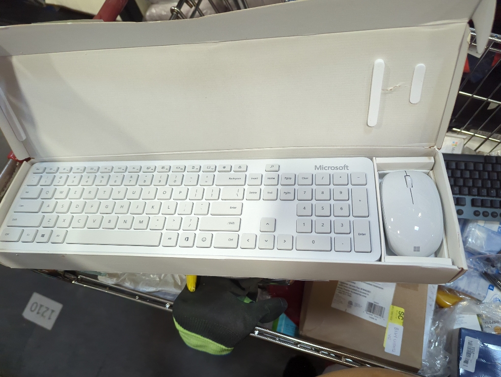 Microsoft Bluetooth Desktop Keyboard & Mouse