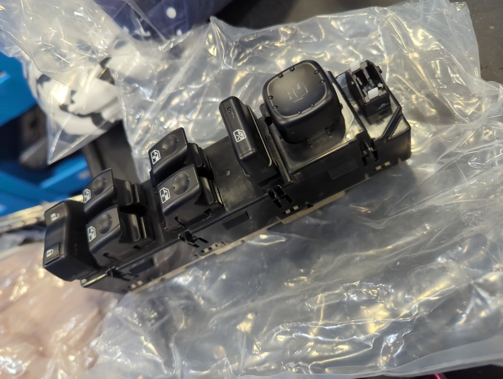 ASOPARTS 15883318 Front Driver Side Door Lock and Window Power Switch Fit for 2003-2007 Chevrolet Silverado, 2003-2007 GMC Sierra, 920-023| Replaces# DWS-226