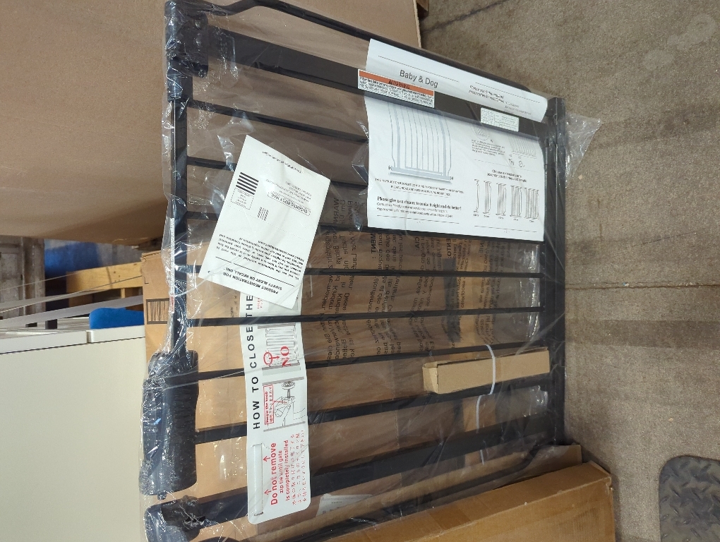 Safety 1st Easy Install 28'' Walk Thru Gate, Fits Between 29'' and 38'', Black, 1-Pack,(GA105CBLK)