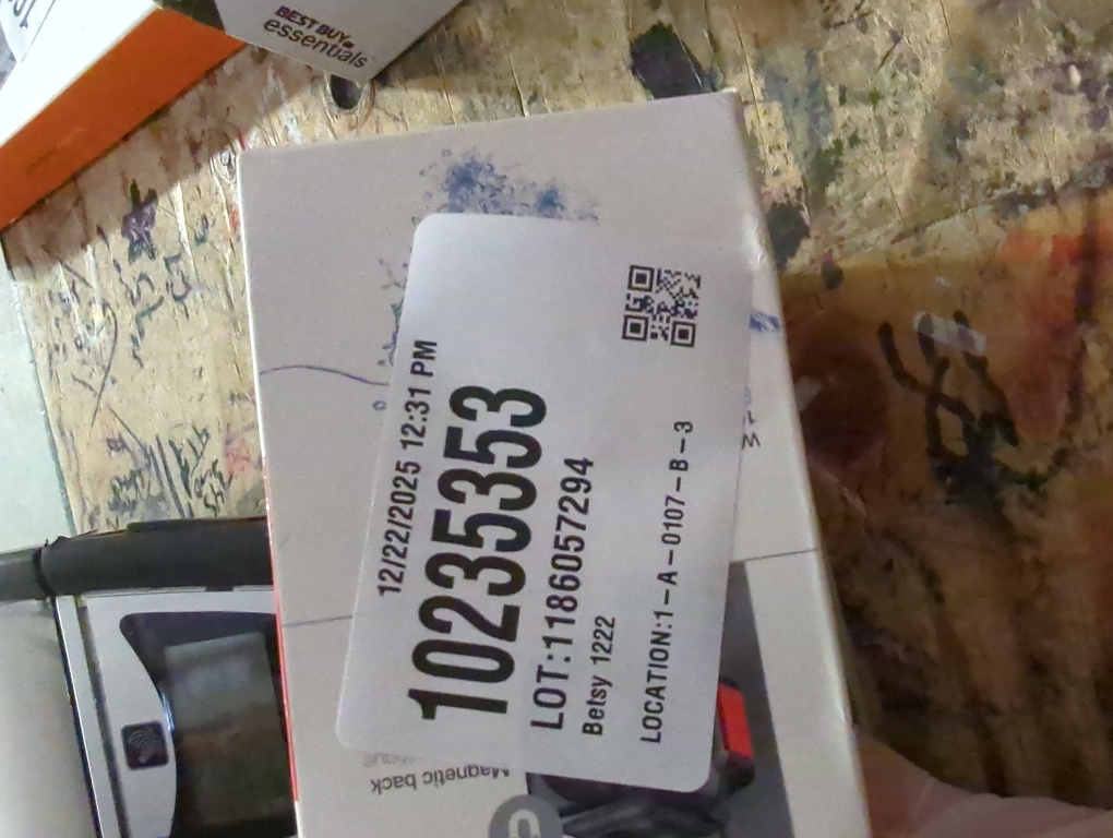 Joby Beamo LED Light for Smartphone and Mirrorless Camera - Compact, Wireless Charging, Bluetooth, Waterproof, for Vlogging, Photo and Video Content Creation