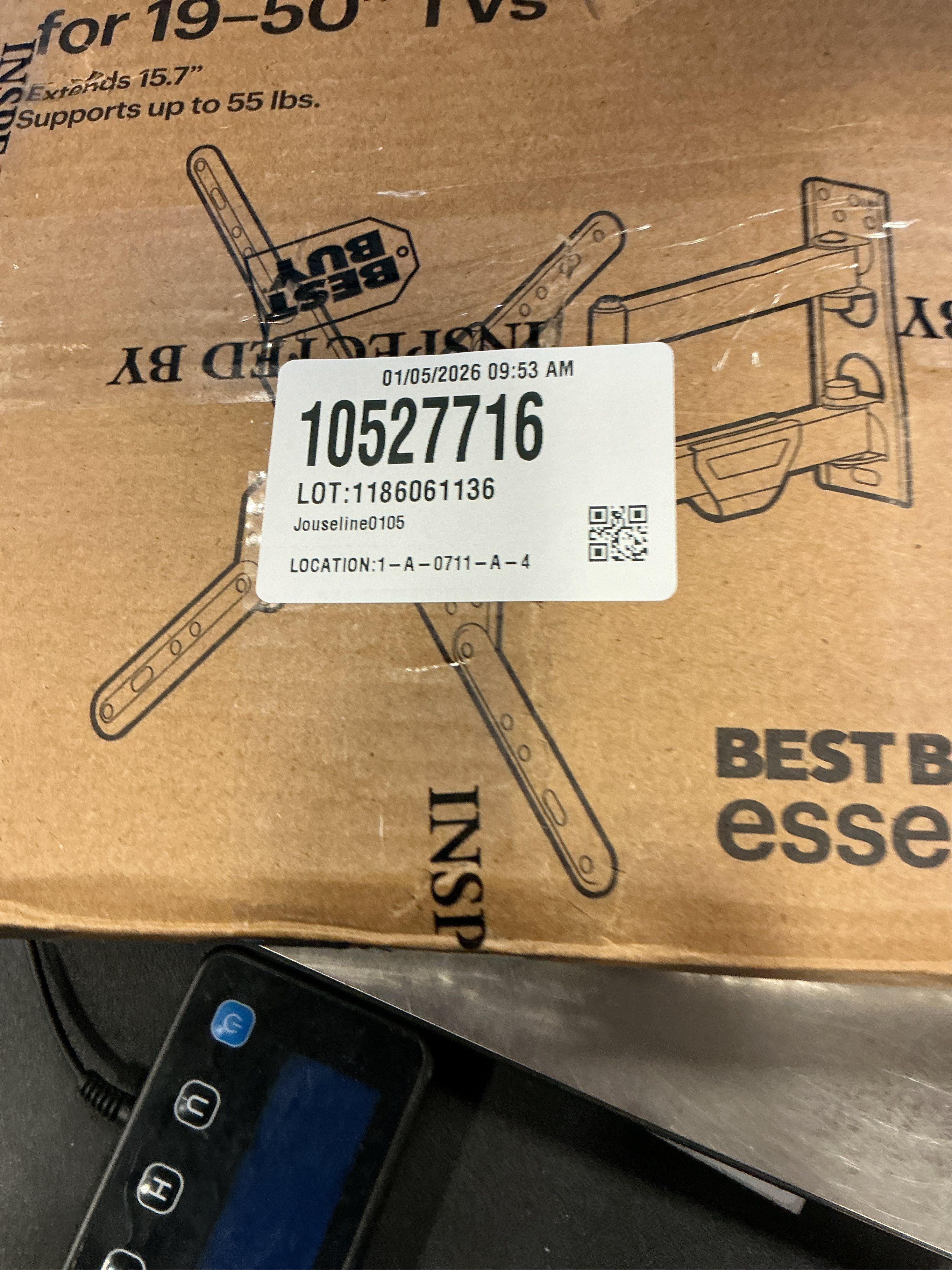 Best Buy Essentials Full Motion TV Wall Mount with Mounting Hardware Included, (New)