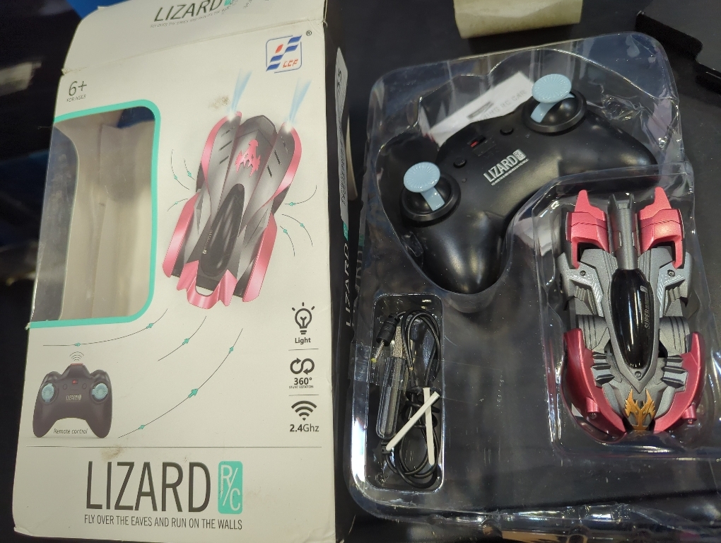 XIAOKEKE Rc Cars for Kids, Wall Climbing Watch Remote Control Car Toy Gifts for Kids Boys Girls, 360°Rotating Stunt Dual Mode Car Rechargeable, Head and Rear with Powerful LED Light