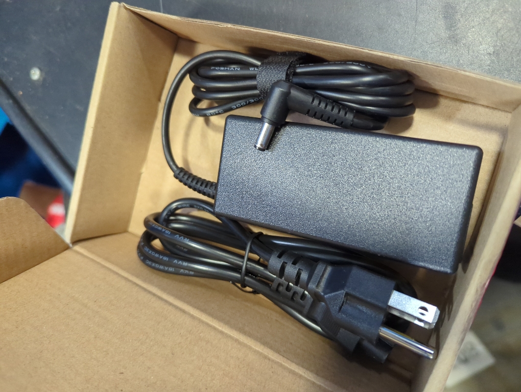 19-Volt 3.16 Amp 5.5 mm-2.5 mm AC Adapter for DELL Inspiron and Latitude Series Laptops