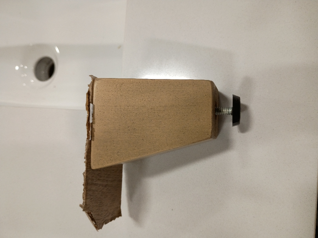 Morriston 30-in light natural oak undermount single sink bathroom vanity (Leg broken )