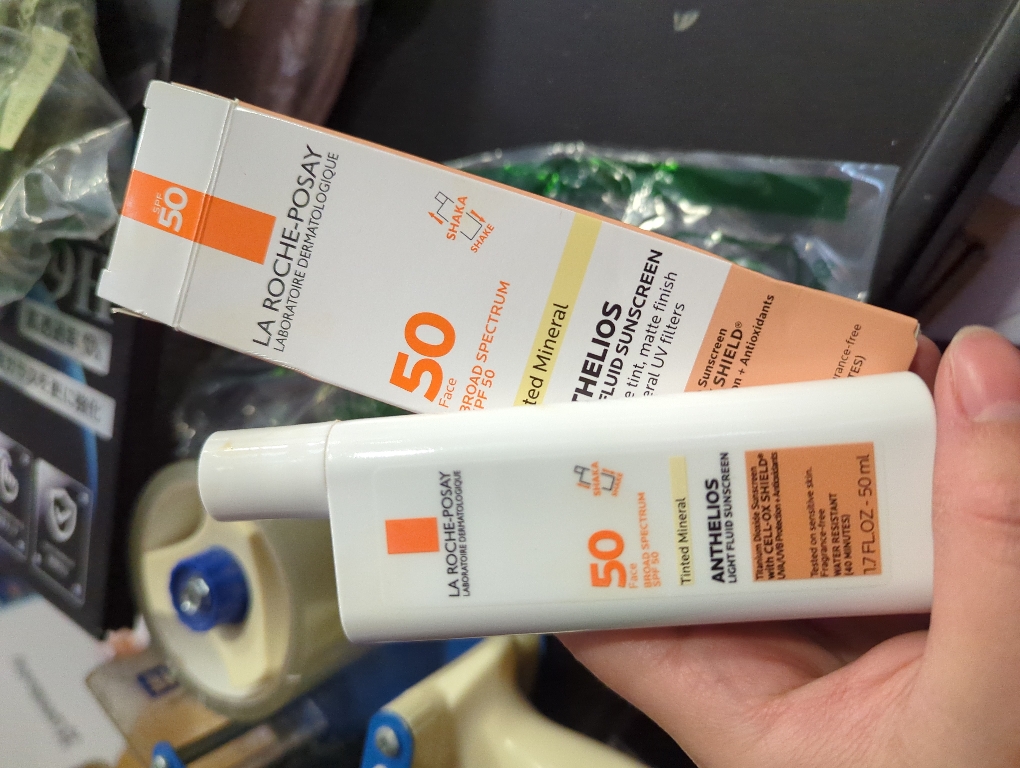 La Roche-Posay Anthelios Ultra-Light Fluid Mineral Tinted Face Sunscreen with APF 50 and Titanium Dioxide, 1.7 OZ