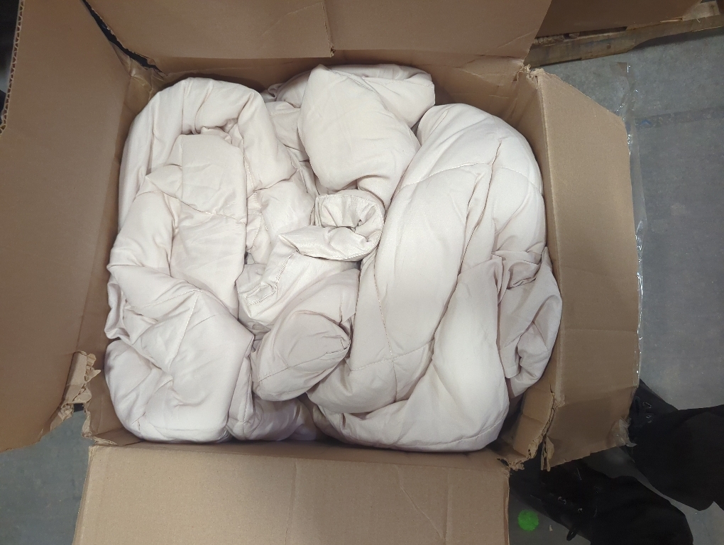 Size Large Color beige  Comforter