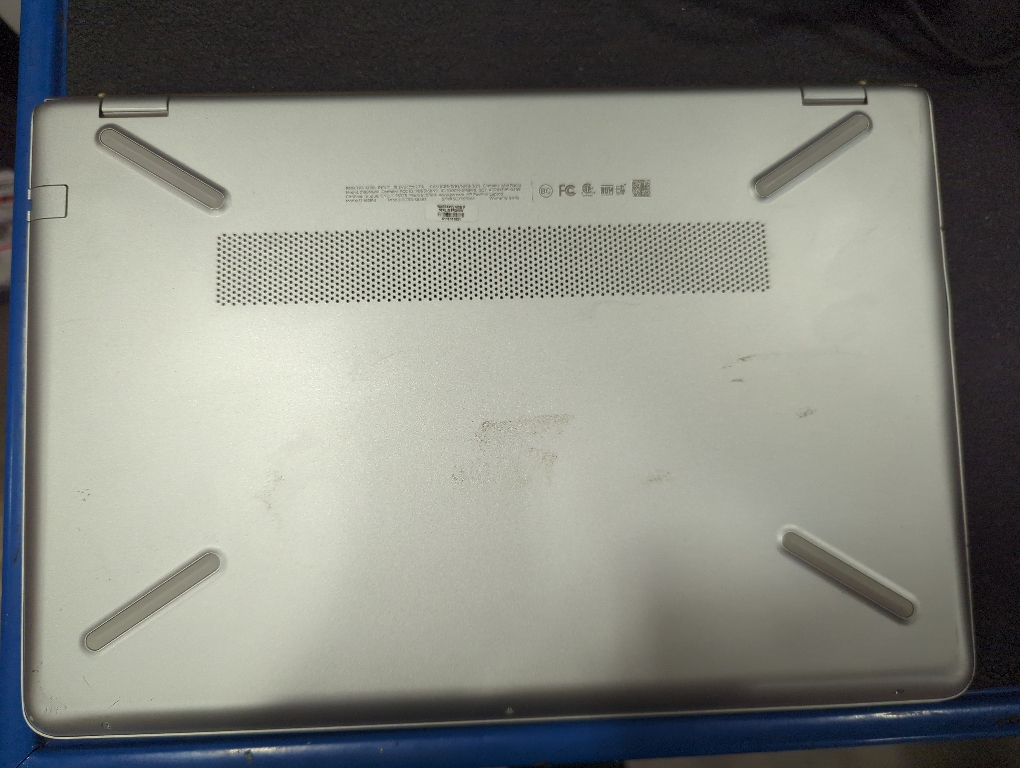 HP Pavilion - 14-bk061st With Charger