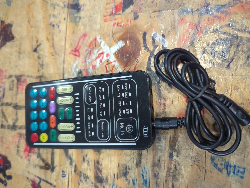 I9 Voice Changer with 8 Sound Effects, Real Time Voice Modulation Kit Adjustable Pitch Control for Gaming Live Streaming PC Mobile PhoneUse